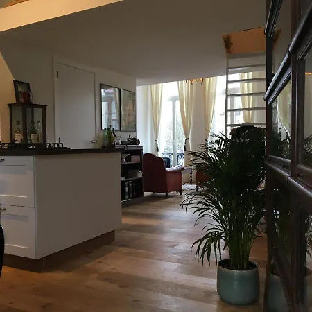 Perfect Location & Parking Apartment *