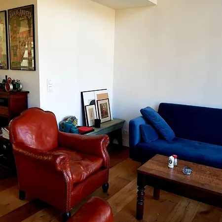 Perfect Location & Parking Apartment *
